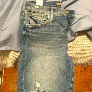 Joes ~ boot cut jeans. Button fly…28x32 ~ great jeans.. soft ~ Boot cut